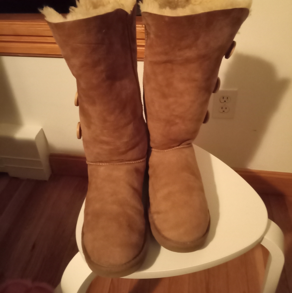 UGG
